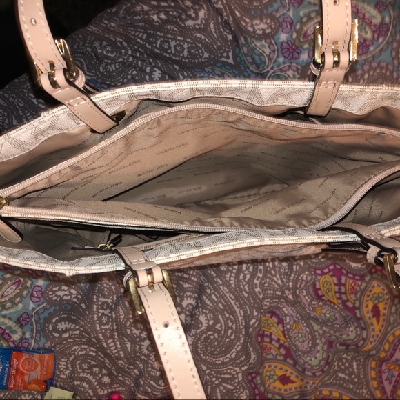 Michael Kors Tote Bag - Picture 4 of 5